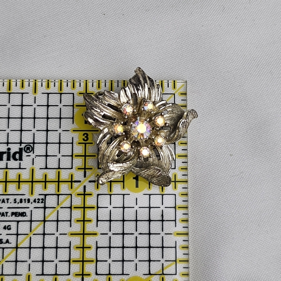 Vintage Coro Silvertone Floral Aurora Borealis Clip On Earrings - Picture 2 of 9